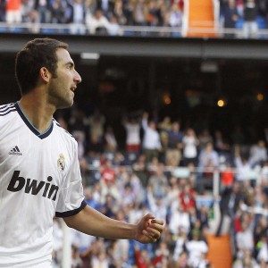 体坛名家走进上海体院 骆明薛震共话国际体育新秩序