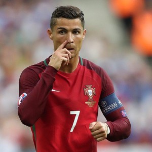 特尔，我很喜欢科比；凯恩帮了我很多，前几天还聊天了